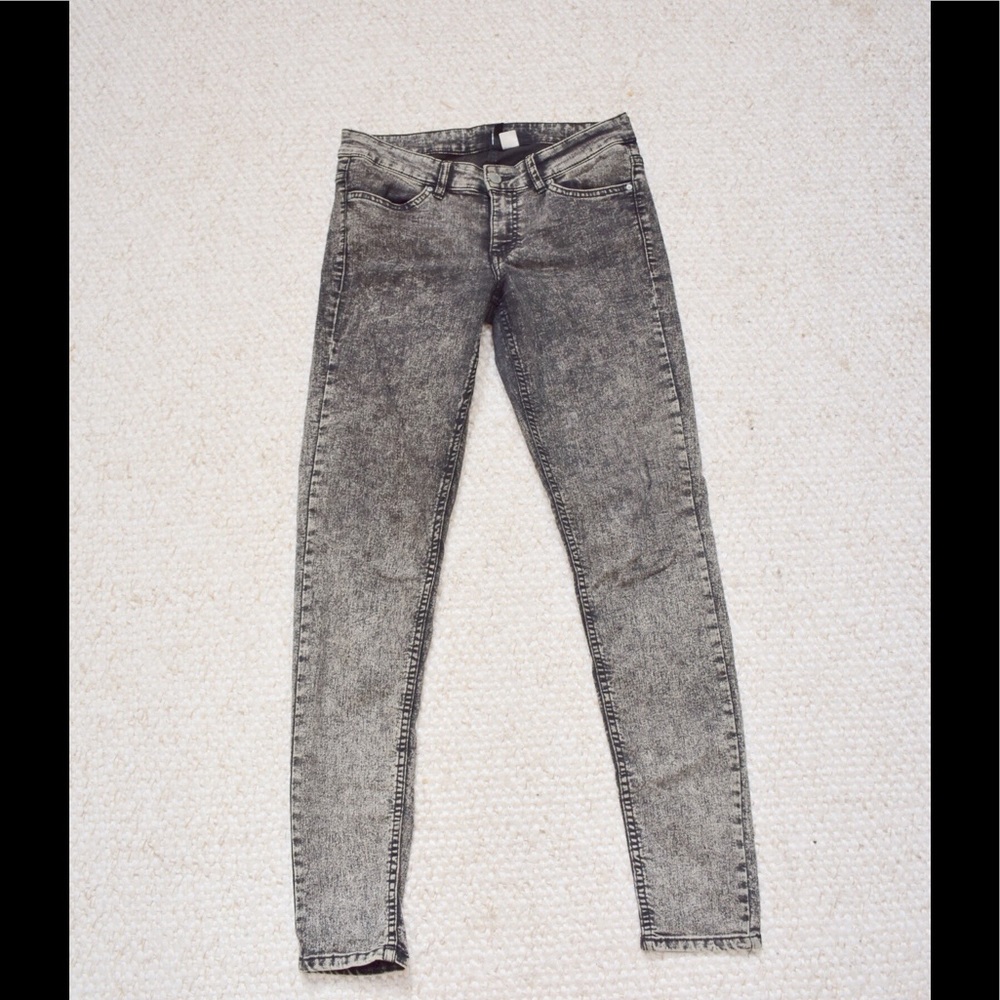 Black and grey washed skinny jeans.